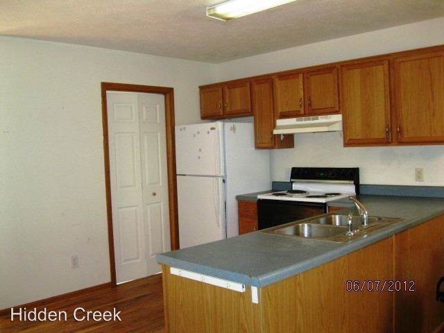 Foto del edificio - 216 King's Ridge Rd