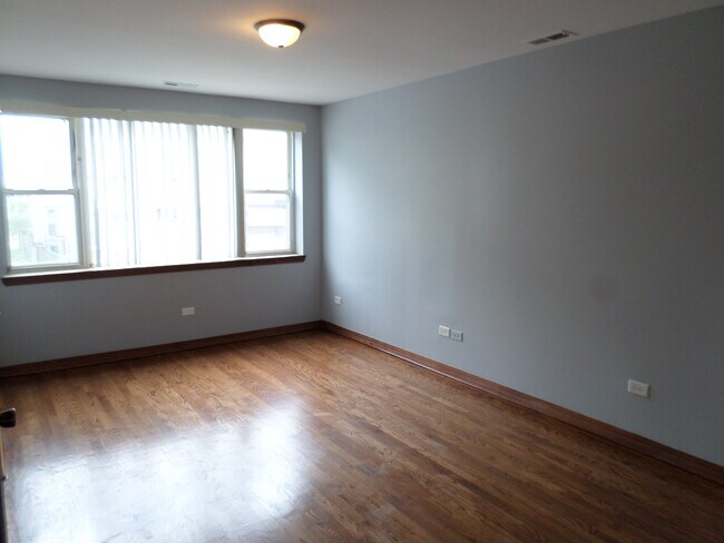 Building Photo - 1554 S Homan Ave