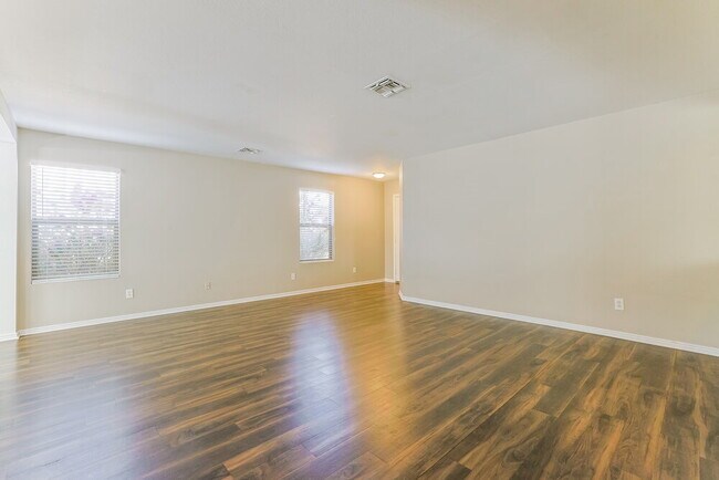 Foto del edificio - 8505 E Meseto Ave