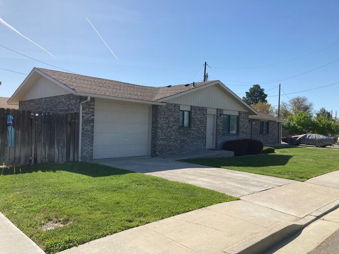 Primary Photo - Nicely Updated Townhome In A Small Town