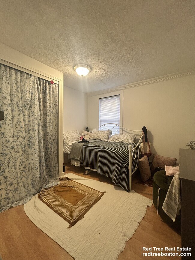 Foto del edificio - 12 Village St