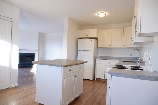 Building Photo - 2921 Harding St