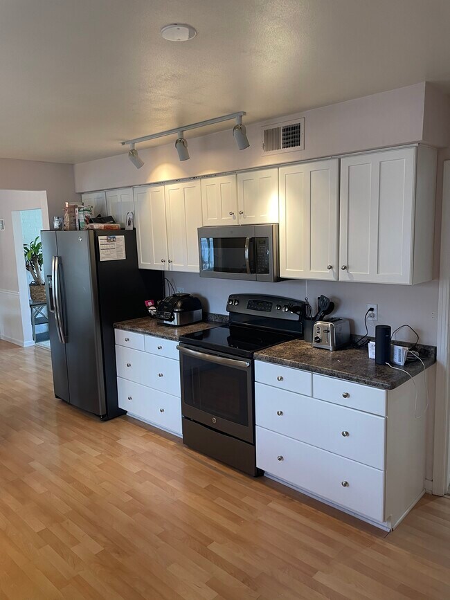 Foto del edificio - 538 E Greenland Ave