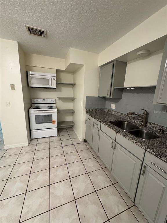 Building Photo - 30 Lago Mesa Way