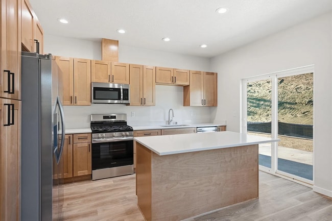 Foto del edificio - Stylish New Duplex with Scenic Surroundings