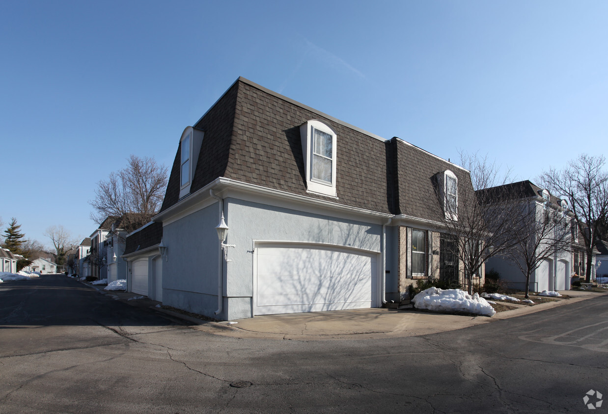 Primary Photo - Bordeaux Condominiums