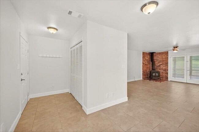 Foto del edificio - 898 Meginnis Ln