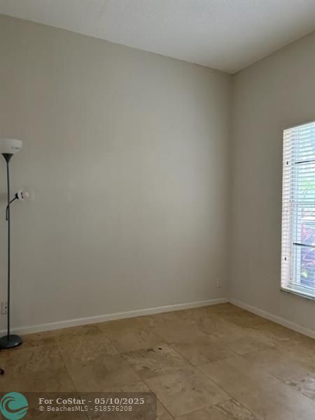 Foto del edificio - 3501 Sahara Springs Blvd
