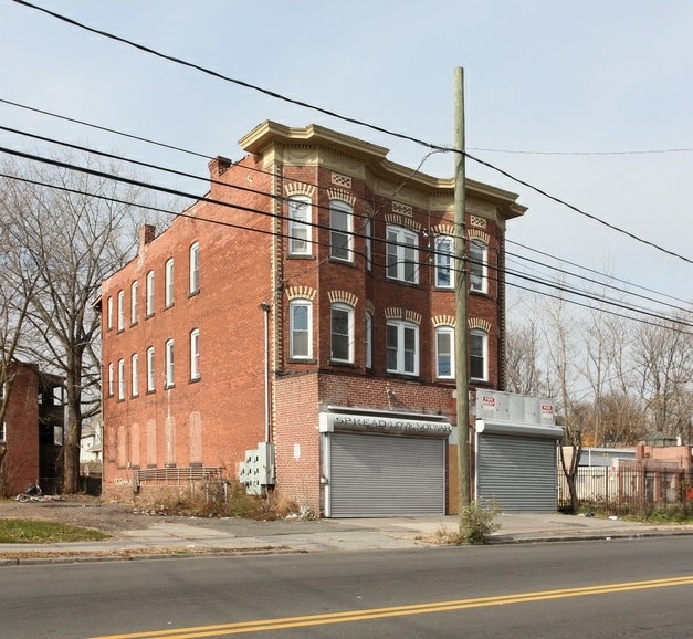 Primary Photo - 105-107 Barbour St