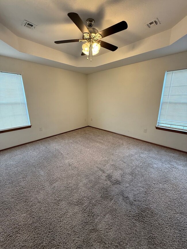 Building Photo - BEAUTIFUL 3 BEDROOM / 2 BATHROOM HOUSE IN ORONGO MO!! with a additional office room!!!