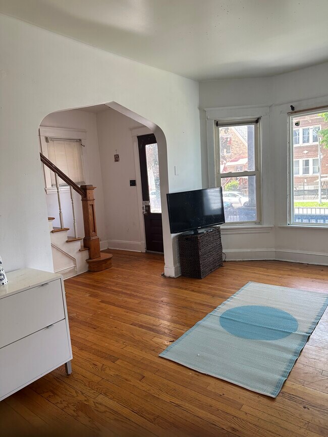 Foto del edificio - 1647 N Tripp Ave