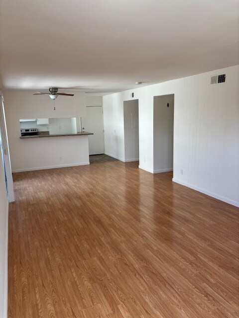 Foto del edificio - 17450 Burbank Blvd