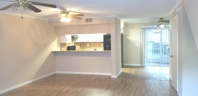 Building Photo - 601 Bainbridge Dr