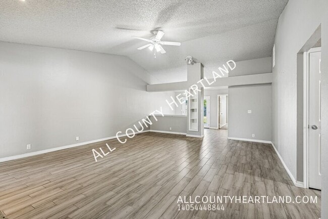 Building Photo - 217 Cypress Dr