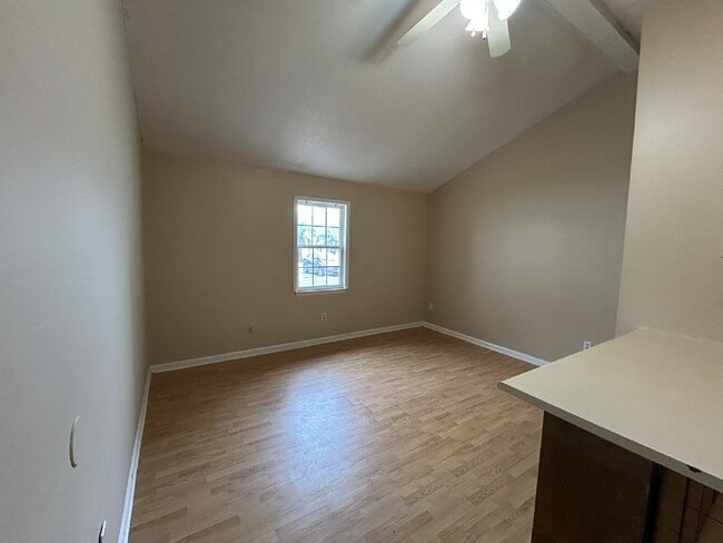 Building Photo - Apartment for Rent