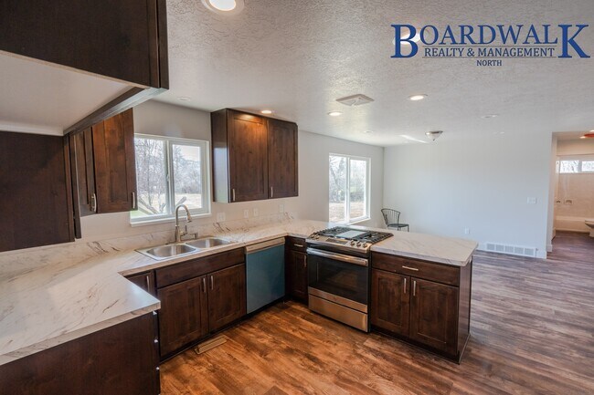 Building Photo - Beautiful 4 Bedroom Home in Huntsville