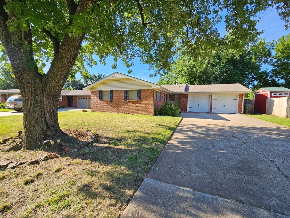 Primary Photo - (3) Bed/(1.5) Bath Near Core Norman and OU...