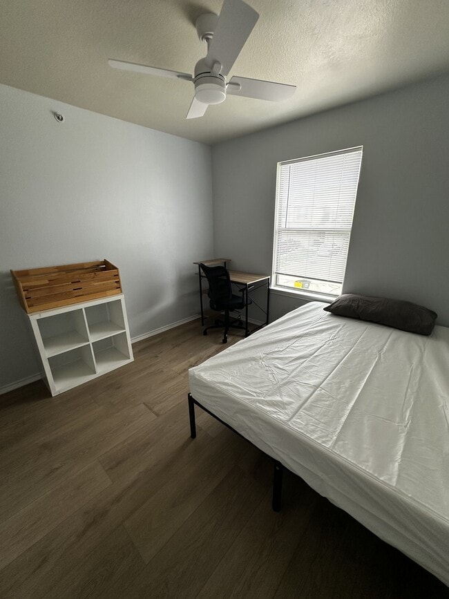 Photo - 10702 Mathom Landing (Universal City, TX) Townhome