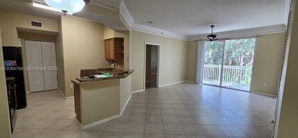 Building Photo - 2212 Myrtlewood Cir E