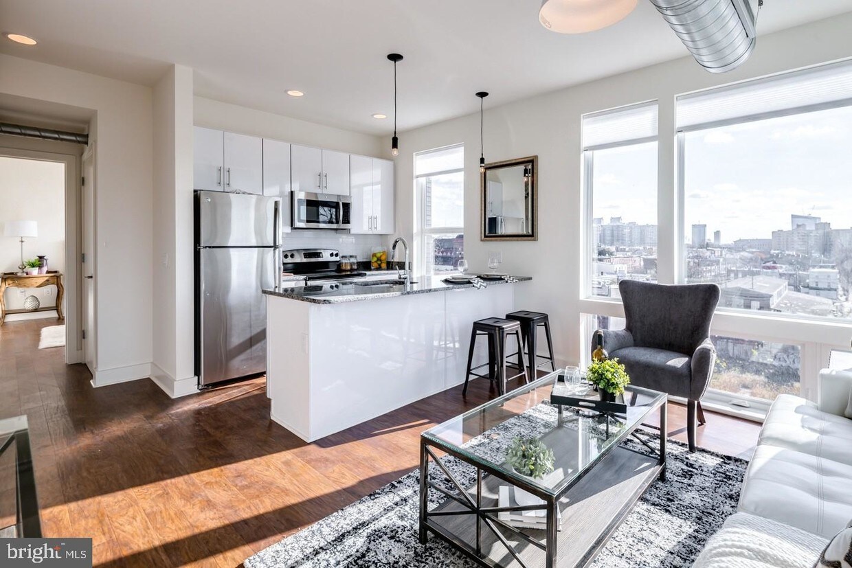 Foto principal - 2617 W Girard Ave