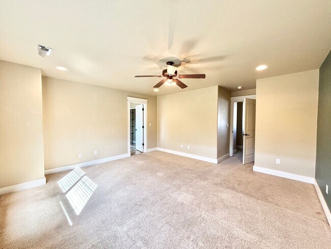 Foto del edificio - 3 Bedroom 2 1/2 Bath in Bozeman