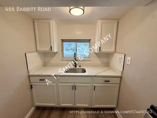 Foto del edificio - 466 Babbitt Rd