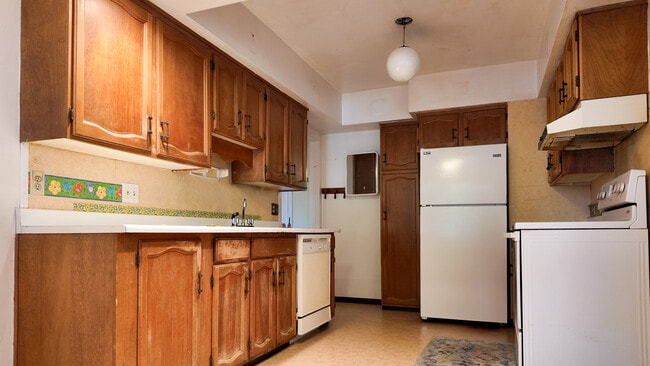 Building Photo - 65 W 49th Ave