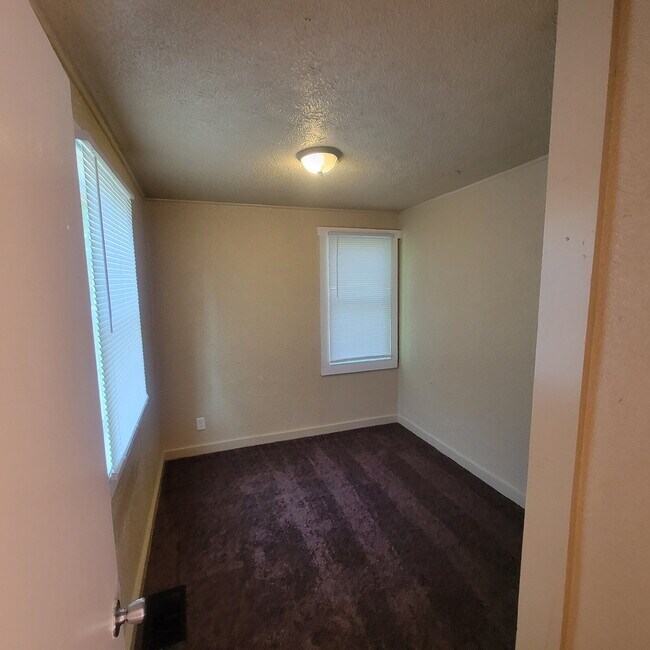 Foto del edificio - Near Westside 3BR House w/Garage!