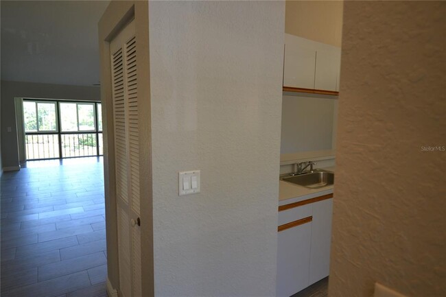 Foto del edificio - 1801 E Lake Rd S