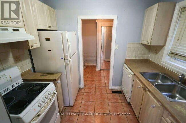 Photo du bâtiment - 120 Town House Crescent