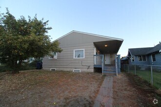 Building Photo - 623 E Sanson Ave