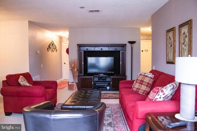 Building Photo - 12014 Golf Ridge Ct