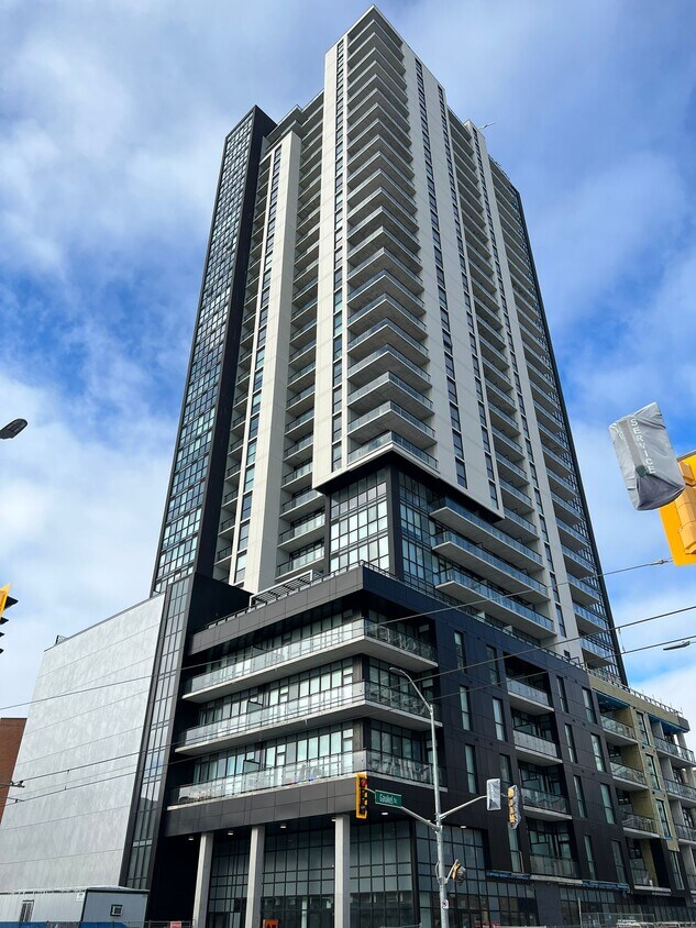 Photo principale - 60-1160 Charles St W