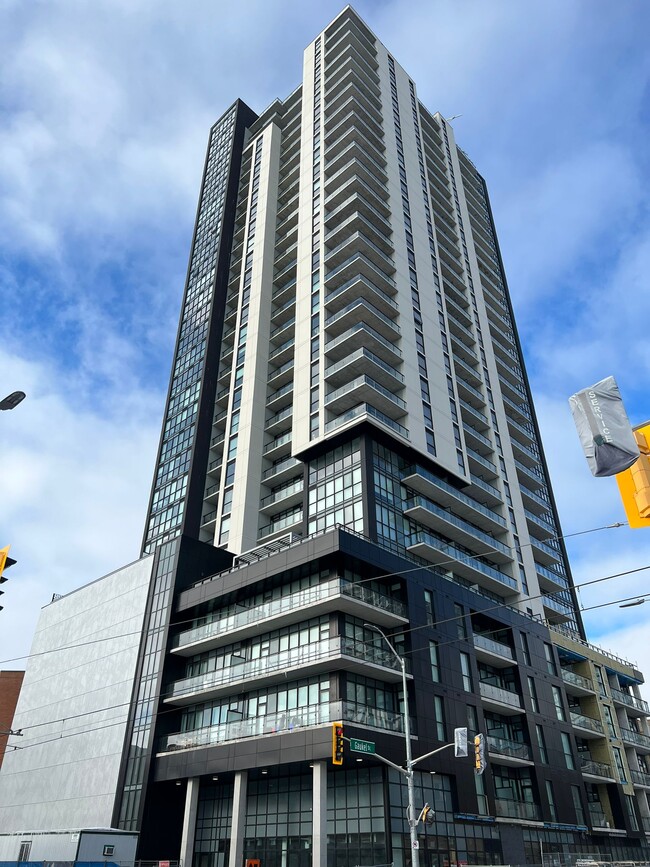 Building Photo - 60-1160 Charles St W