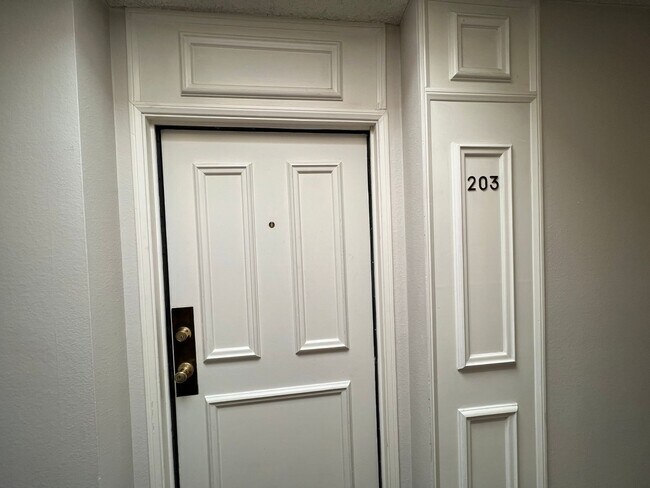 Foto del edificio - 3546 Hughes Ave