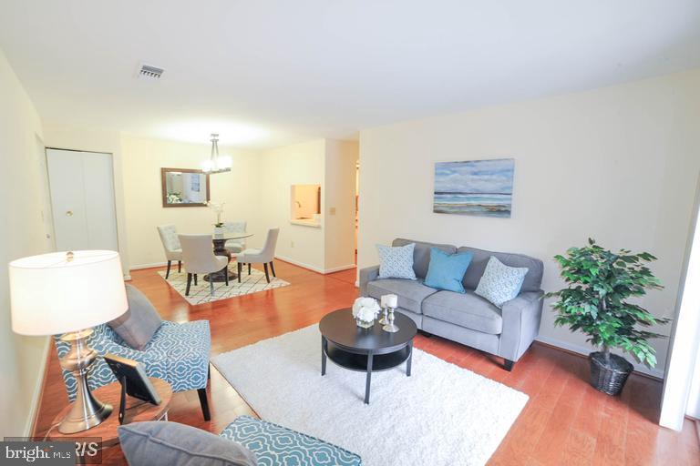 14901 Rydell Rd Unit 304, Centreville, VA 20121 Room for Rent in