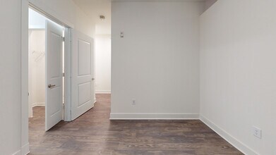 Interior Photo - Savoye