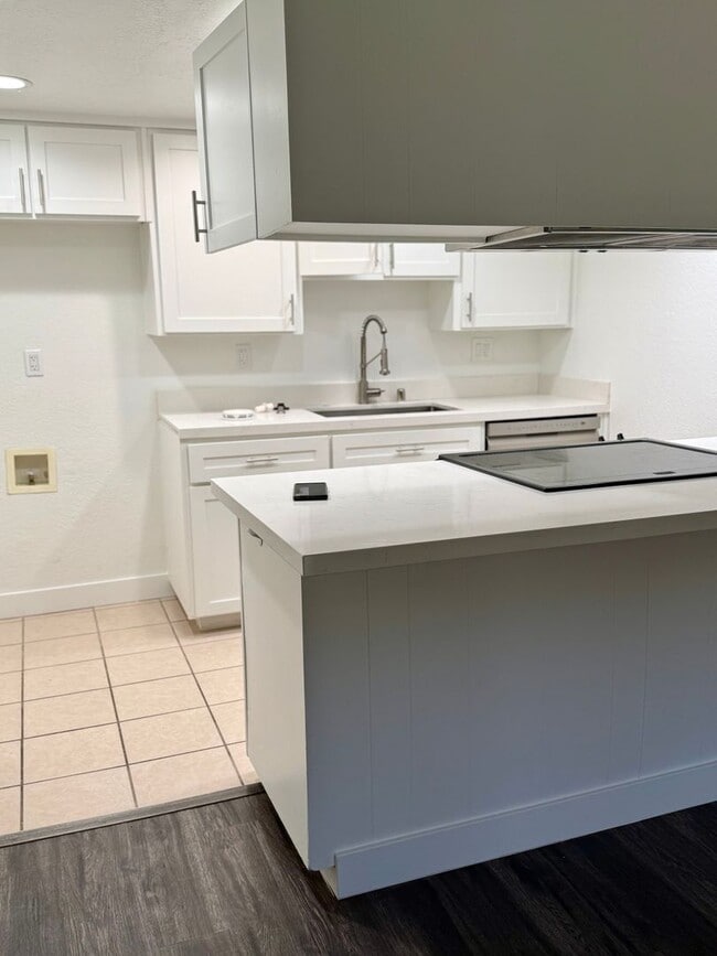 Foto del edificio - LARKSPUR 2431-2433