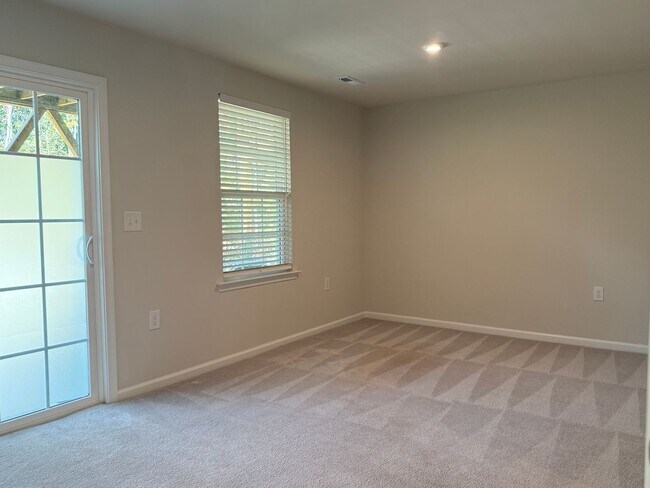 Foto del edificio - Amazing 3 Bedroom Townhome in North East R...