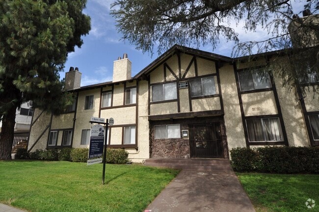 Building Photo - 6954 Woodman Ave
