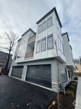 Building Photo - 157 Everett St