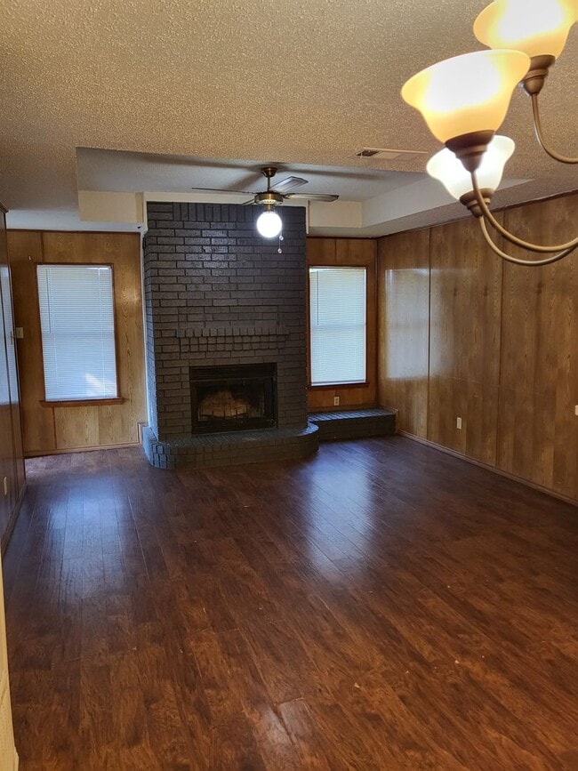Building Photo - 808 Austin St