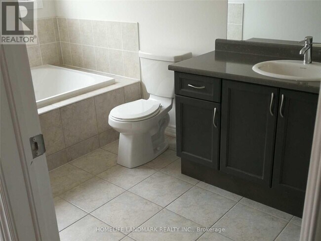 Photo du bâtiment - 15 Durblee Ave