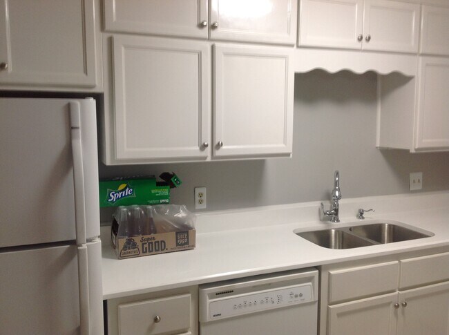 Foto del edificio - 400 Woodland Dr