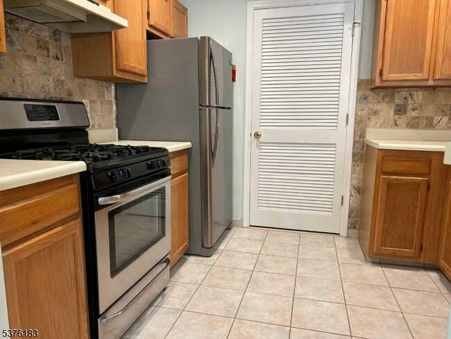 Building Photo - 404 Chatfield Dr