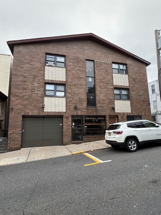 Primary Photo - 17 68th St