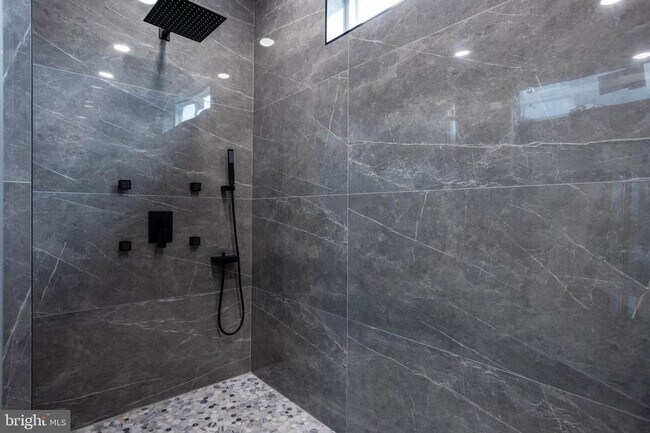 Foto del edificio - 1261 N 29th St