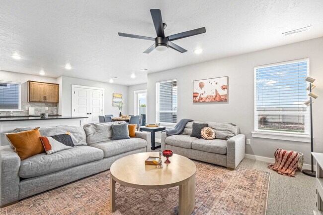 Building Photo - 5126 E Sylvan Hart Dr