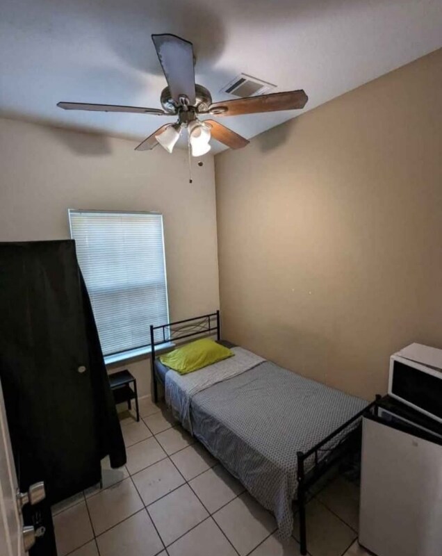 Foto principal - 16685 Meadowcroft St