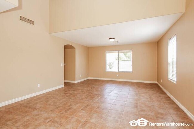 Building Photo - Beautiful 2 Story 5bed/2.5 bath